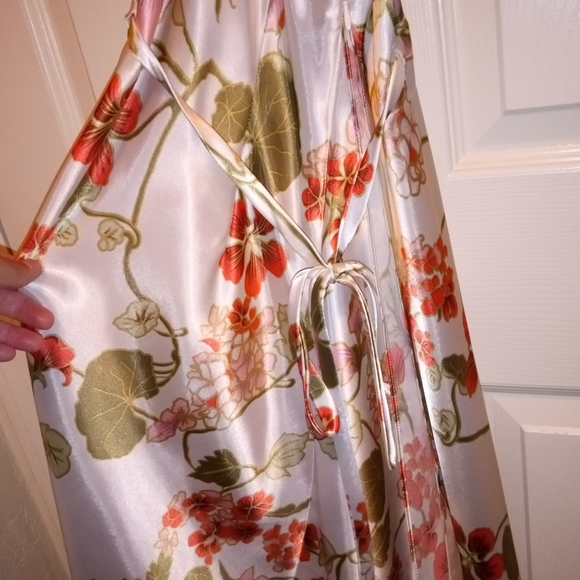 Charlotte Russe CR Signature Satin Ivory V-Neck Halter Floral Summer Dress Small - Picture 8 of 9